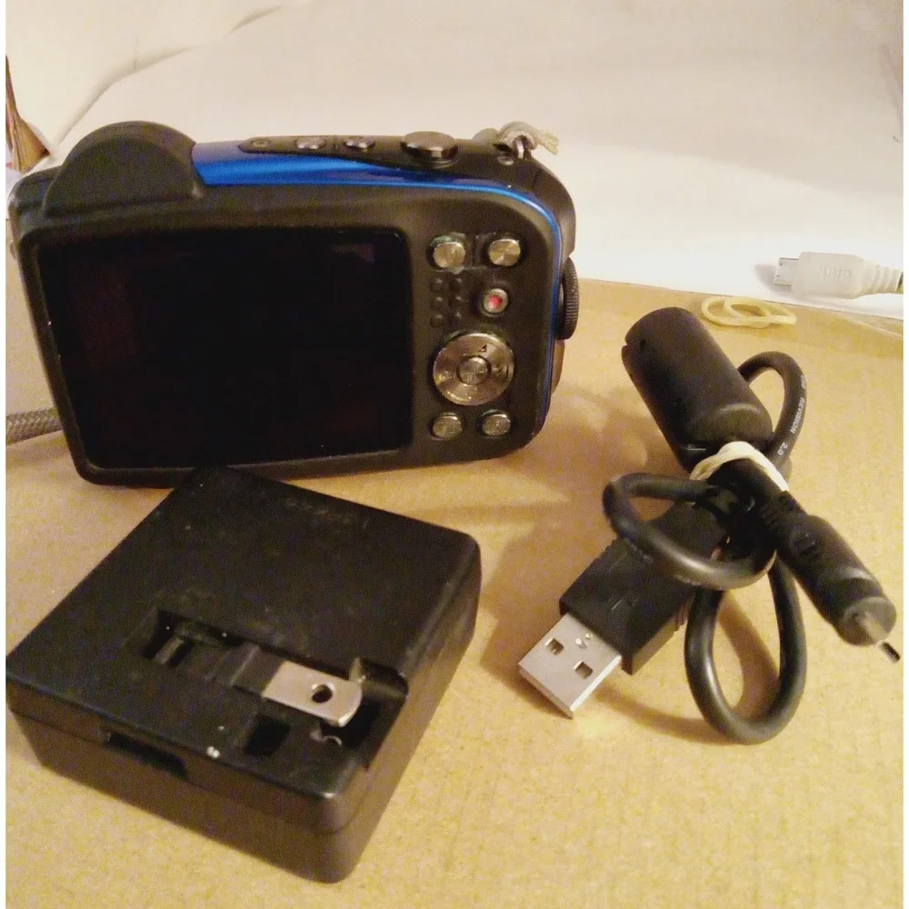 Camera Fujifilm Finepix XP60 Digital Camera Waterproof USB Charger Need ABattery